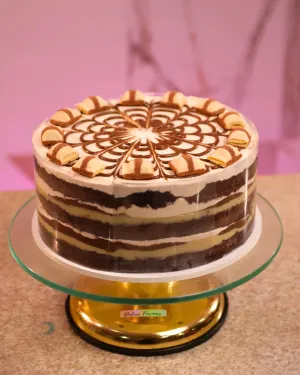 Fatia de bolo morango com ninho